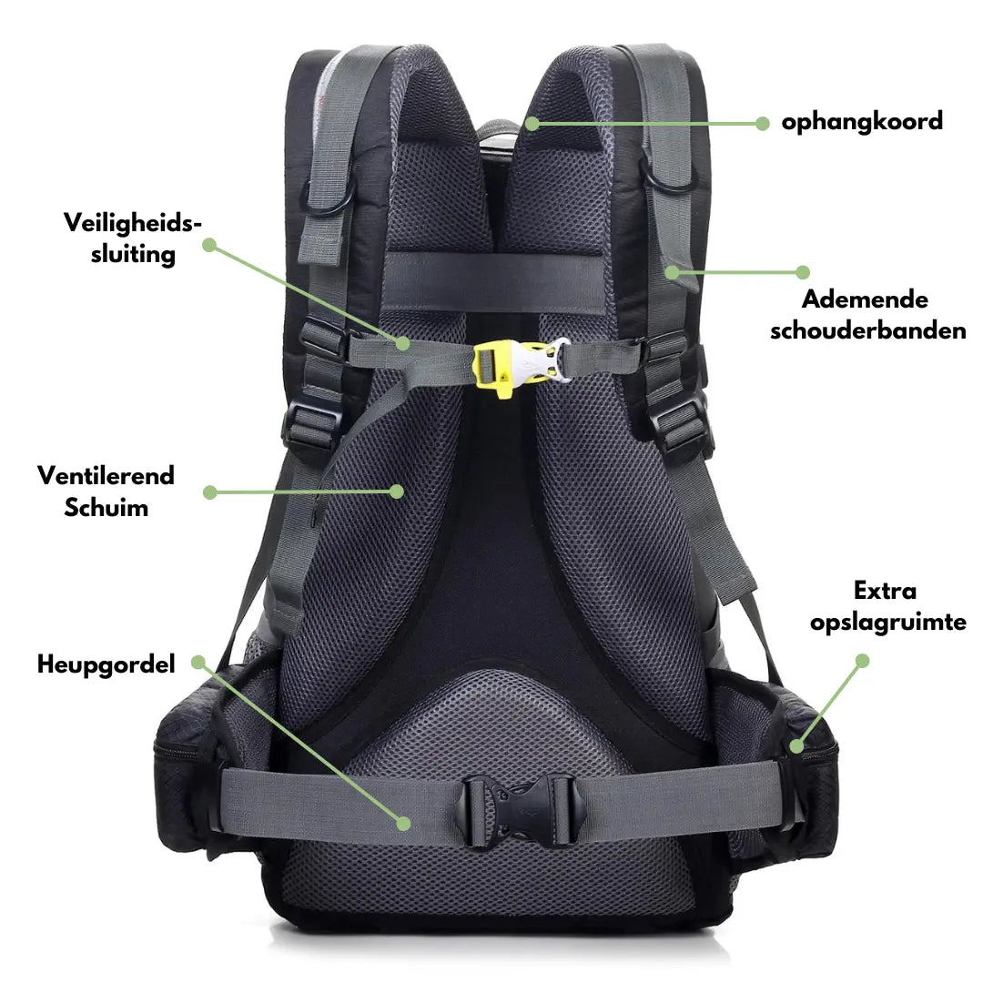 Gedetailleerde foto van de ExplorerMax 40L trekking rugzak met comfortabele schouderbanden en handige zijvakken. Unisex.