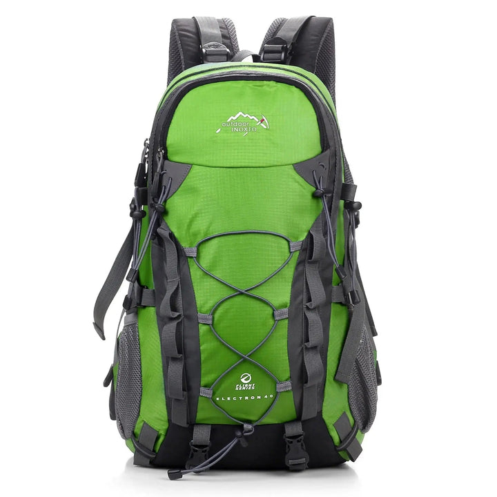 Hoogwaardige 40L ExplorerMax outdoor rugzak in neutrale kleur, ideaal voor unisex wandelen en kamperen in de natuur.