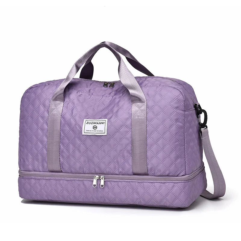 Zwarte unisex reistas met ruitpatroon en handvatten; perfect voor handbagage en sport.