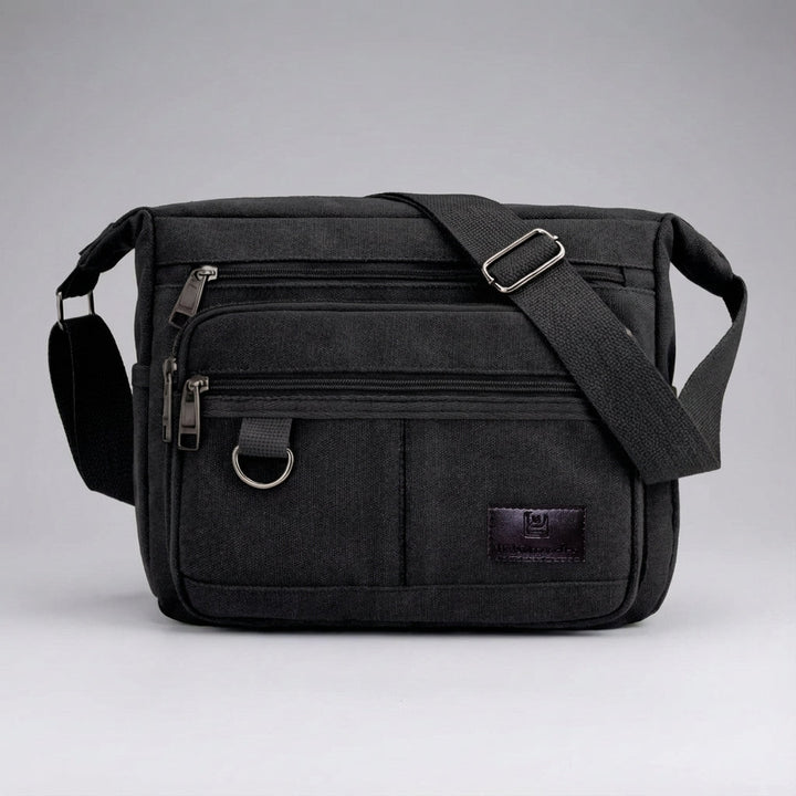 Stijlvolle unisex messenger tas met RFID-bescherming, gemaakt van robuust canvas materiaal.