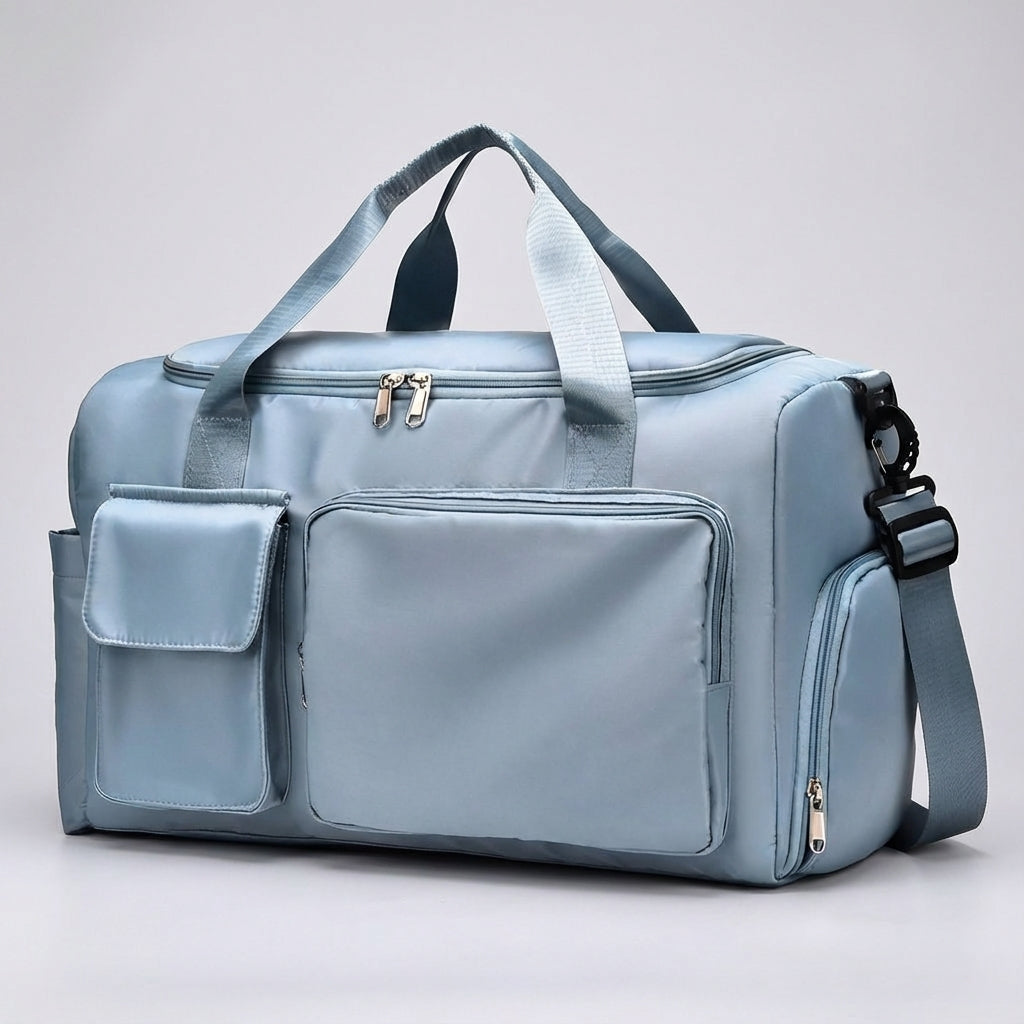 Lege multifunctionele unisex weekendtas toont ruime, georganiseerde binnenkant en handige vakken.