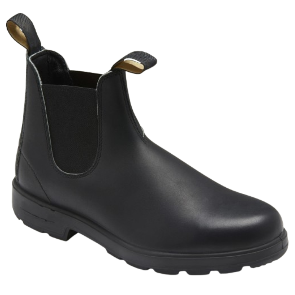 Unisex Finn Chelsea snowboots gedragen in de sneeuw. Trendy, waterdichte winterlaarzen voor warme en stijlvolle voeten.