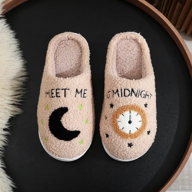 Zachte Swiftie huispantoffels met antislipzool voor binnen. Comfortabele unisex winterpantoffels.