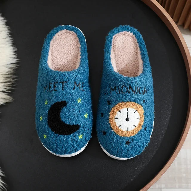 Voel je favoriete muziekicoon met deze zachte Swiftie pantoffels. Warme en knusse unisex huispantoffels.