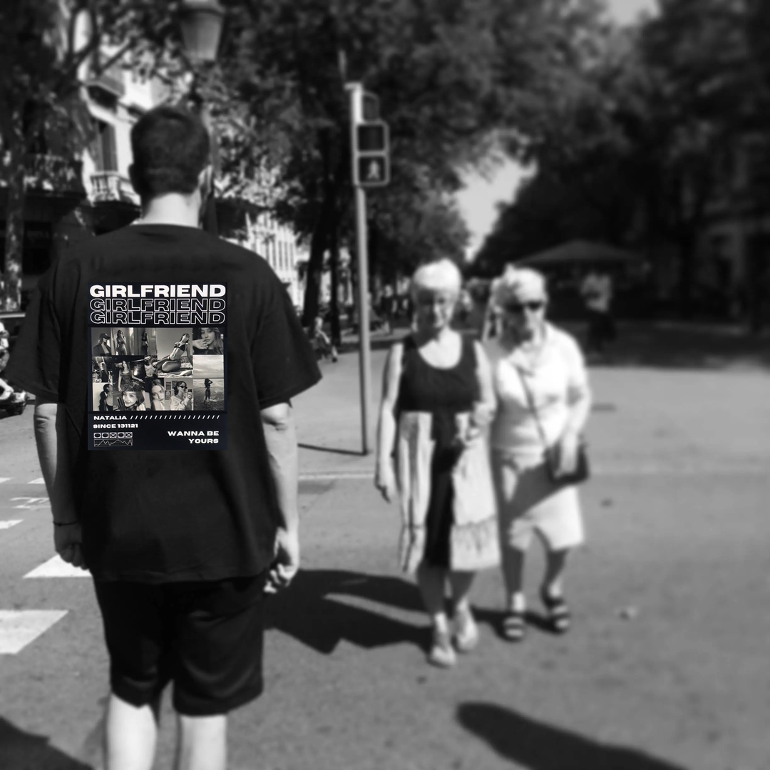 Gepersonaliseerde fotokleding: unisex T-shirt, trui of hoodie. Uniek ontwerp met eigen foto, ideaal cadeau.