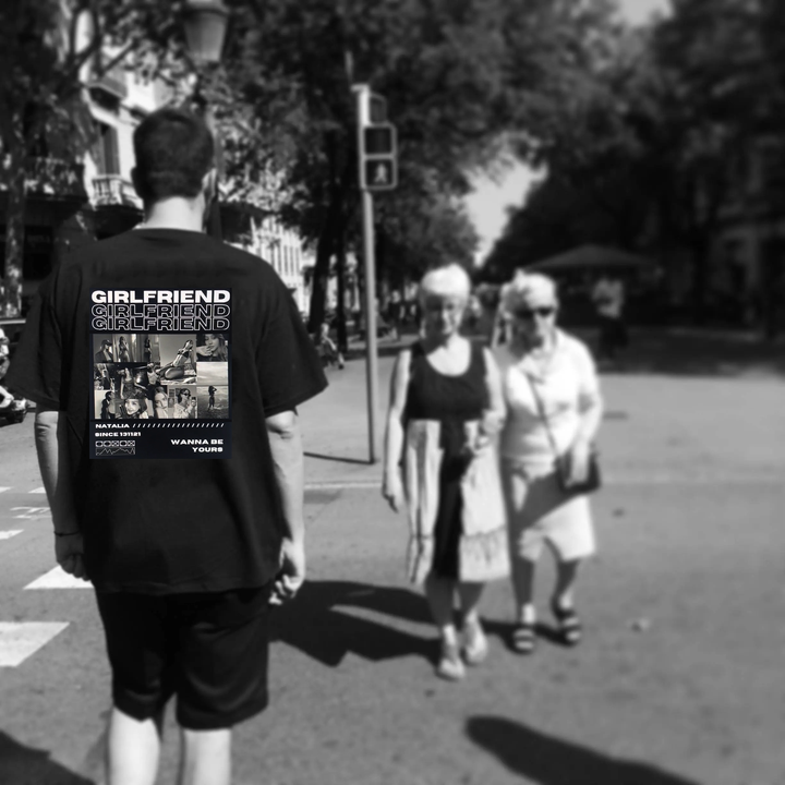 Gepersonaliseerde fotokleding: unisex T-shirt, trui of hoodie. Uniek ontwerp met eigen foto, ideaal cadeau.