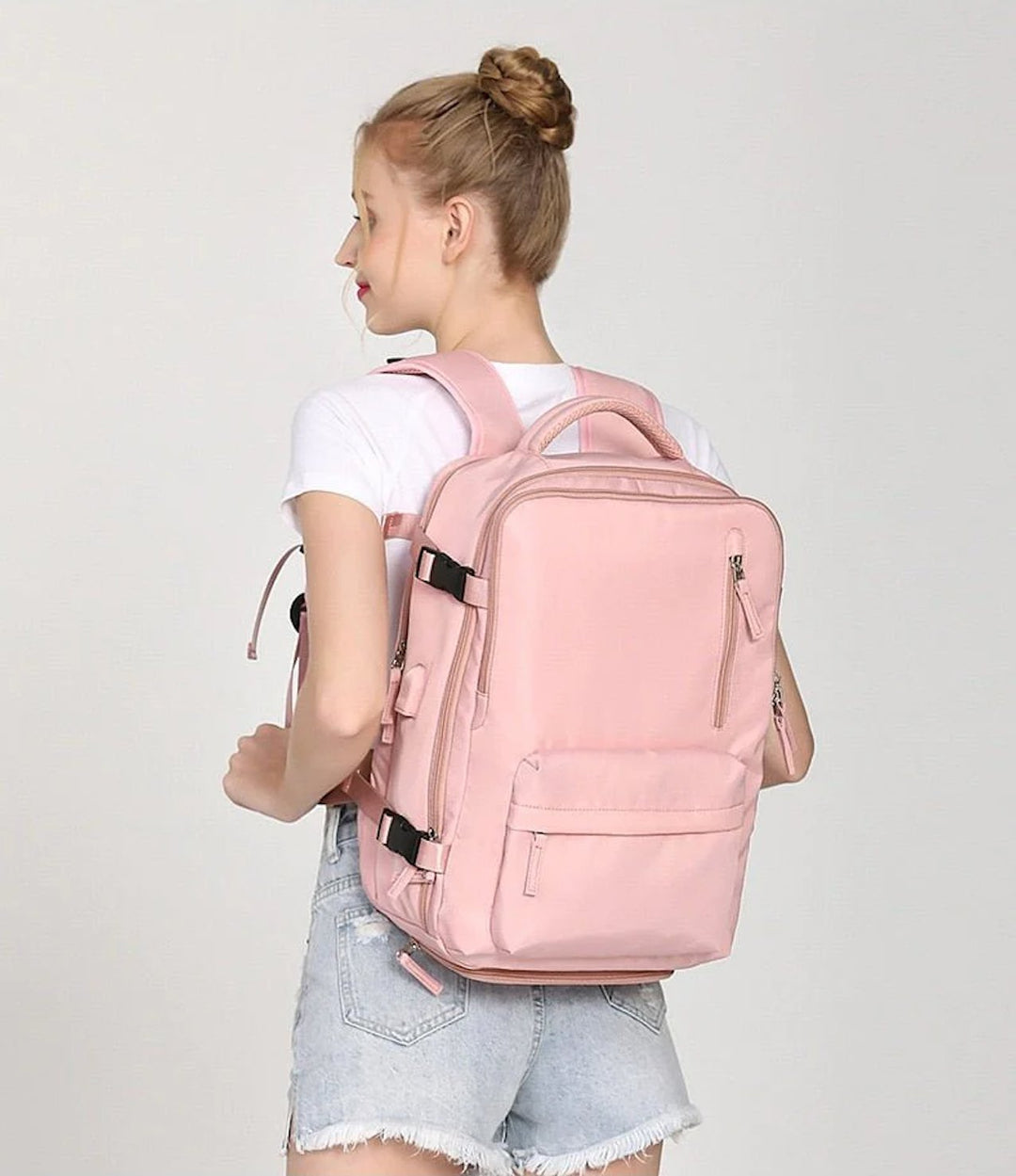 Achteraanzicht van de unisex TrailSafe Pro backpack, toont het geventileerde rugpaneel en schouderbanden.