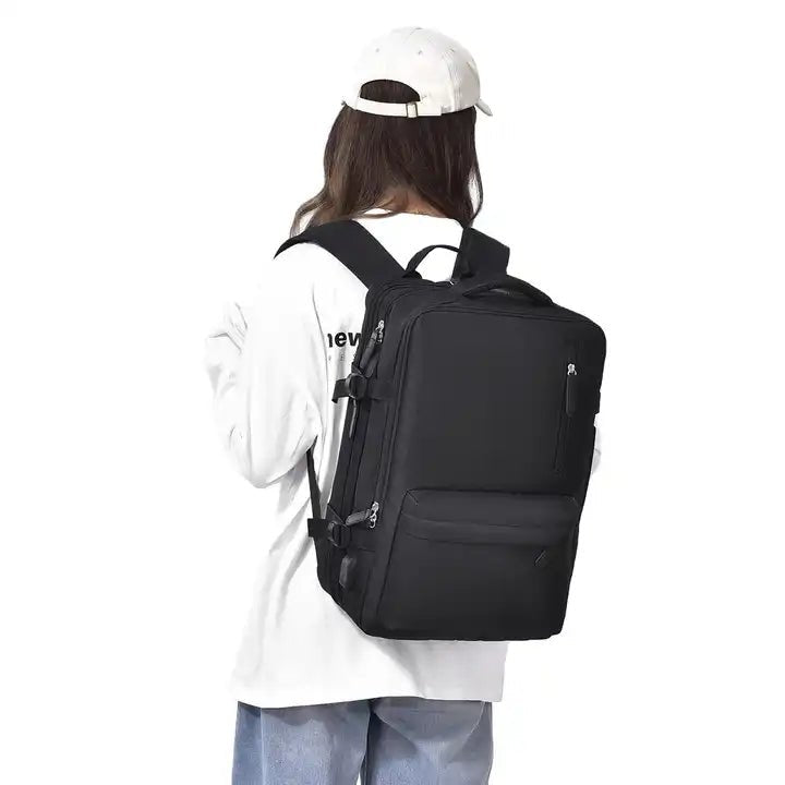 De robuuste TrailSafe Pro reisrugzak, veilig en waterbestendig, klaar voor je volgende backpack-avontuur.