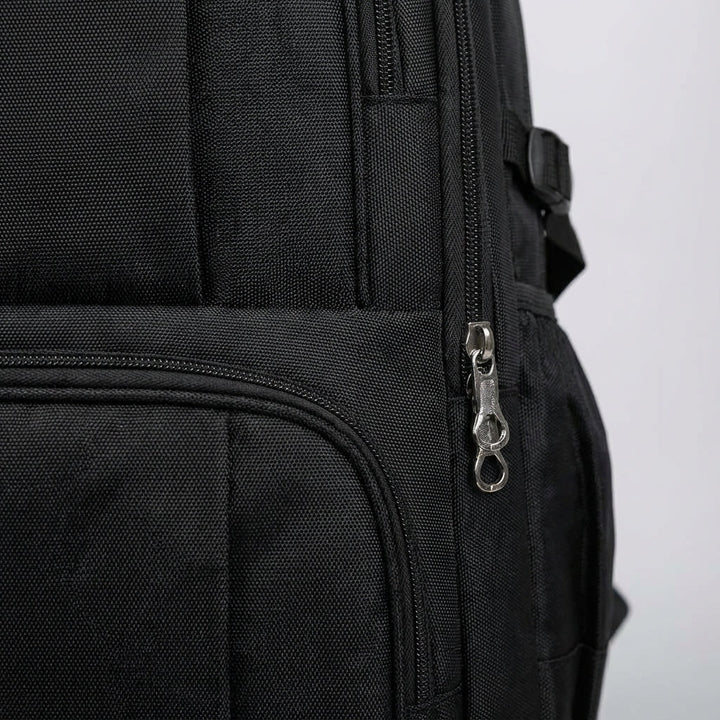 Ruim interieur van de unisex reisrugzak, perfect voor het organiseren van kleding en benodigdheden voor reizen en outdoor.