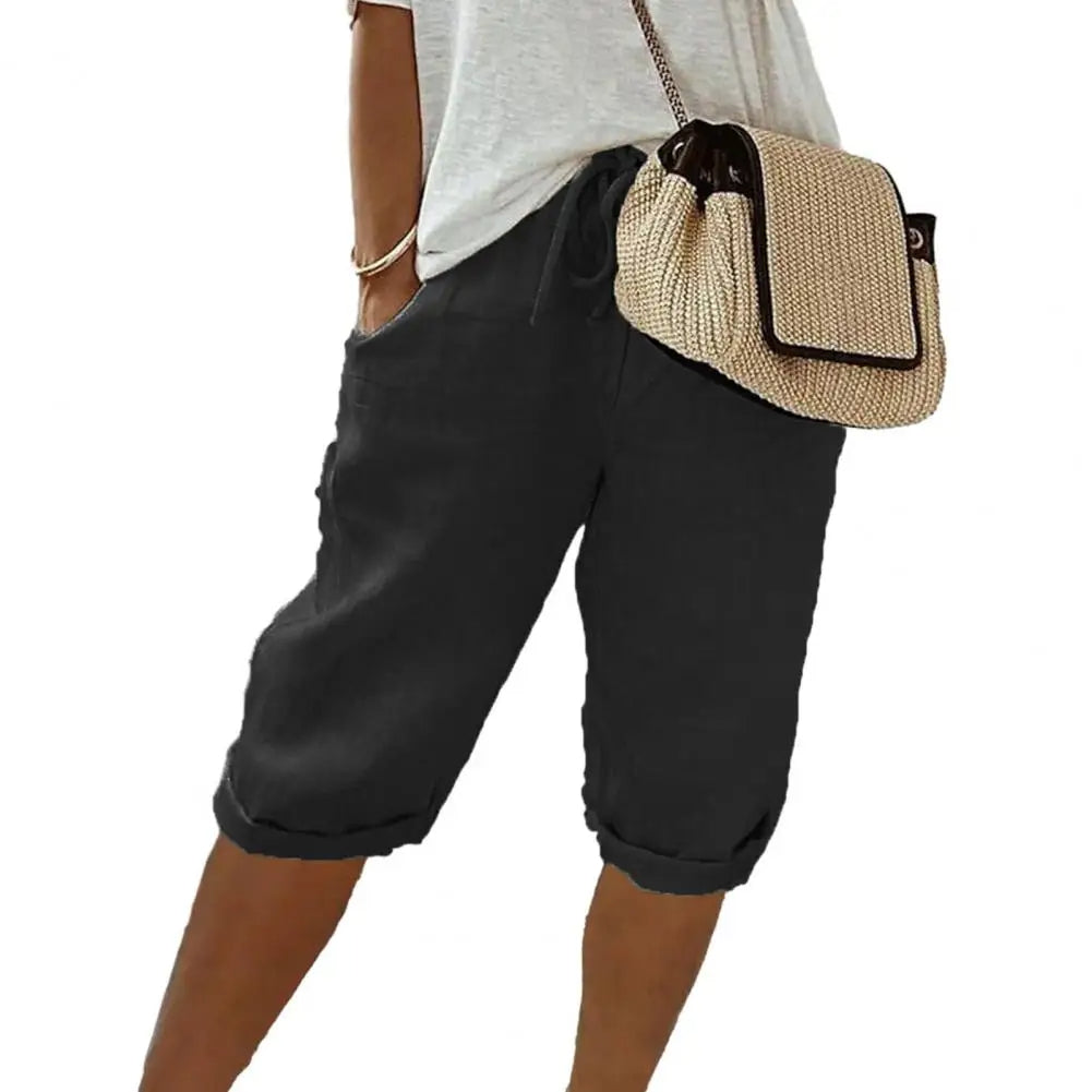 Unisex vintage kniebroek met elastische taille en zakken, perfect voor casual comfort en zomerse dagen.
