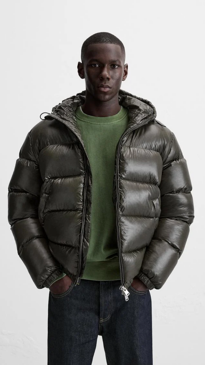 Warm pufferjack in unisex design, perfecte lichtgewicht winterjas voor koude outdoor avonturen.