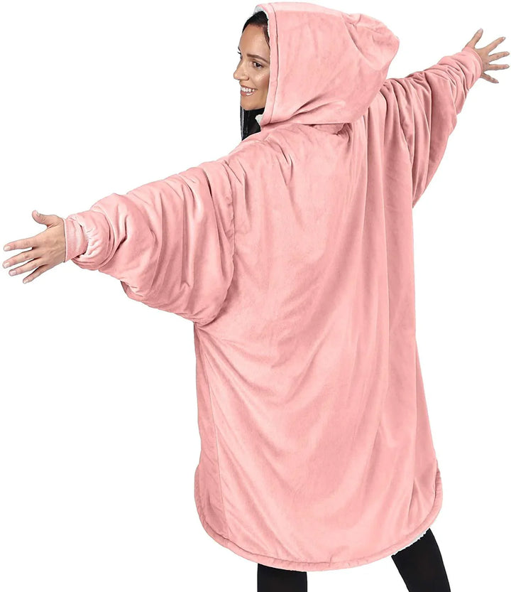 Ontspan in deze warme dekenjas met capuchon, jouw comfortabele huispak voor ultieme rust.