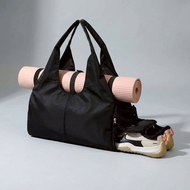 Veelzijdige unisex sporttas, waterafstotend, met handig schoenenvak voor yoga, gym of korte reizen. Praktisch.