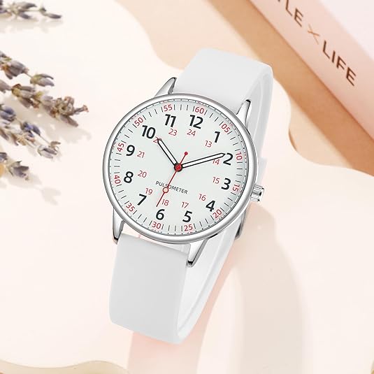 Medisch horloge 'Femke' met siliconen band, waterdicht en schokbestendig, perfect voor dagelijks gebruik in de zorg.