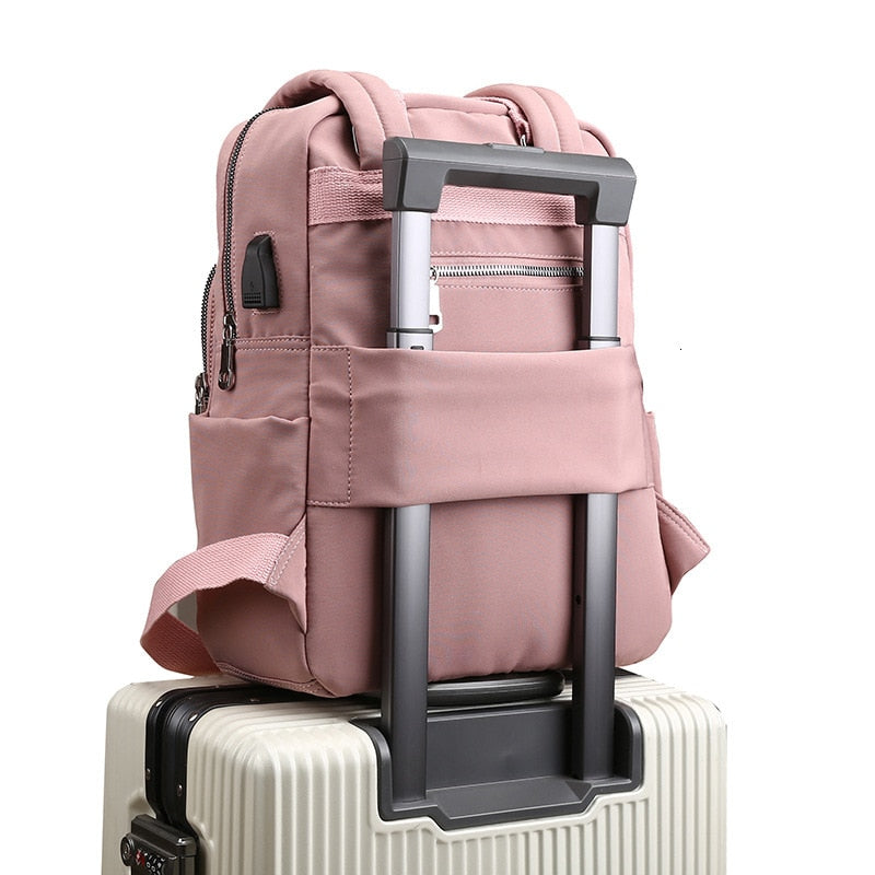 Unisex waterdichte anti-diefstal rugzak met USB-oplaadpoort, ideaal voor werk, school of reizen.
