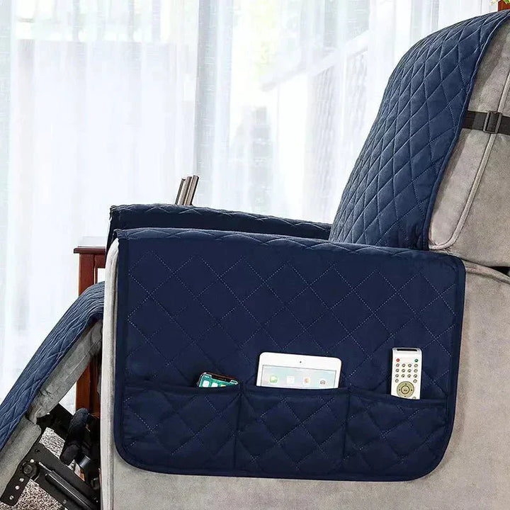 Marineblauwe FlexCover fauteuilhoes, duurzaam en elastisch, een stijlvolle toevoeging aan uw woonkamer.