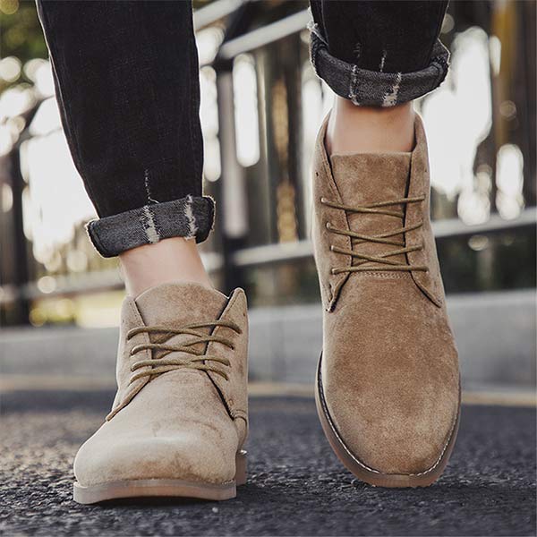 Klassieke zwarte UrbanStride Classic halfhoge heren veterschoen. Essentieel voor een formele of smart casual look.