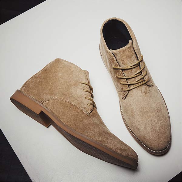 Robuuste, flexibele zool van de UrbanStride Classic halfhoge heren veterschoen, voor optimaal loopcomfort.