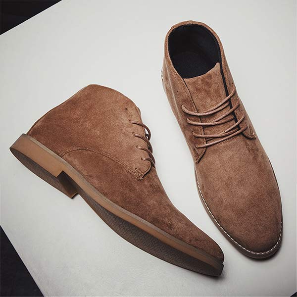 Ambachtelijk vervaardigde UrbanStride Classic halfhoge heren veterschoen, met oog voor detail en duurzaamheid.