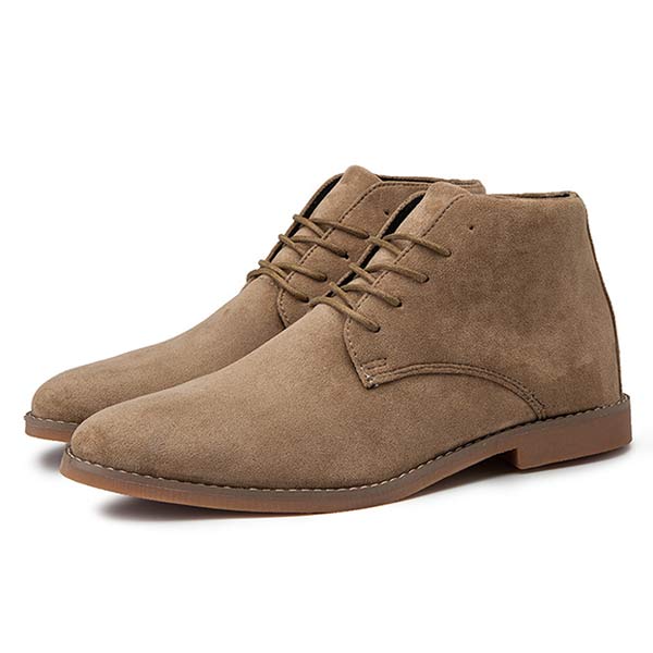 Veelzijdige UrbanStride Classic halfhoge heren veterschoen, perfect voor zowel casual als formele gelegenheden.