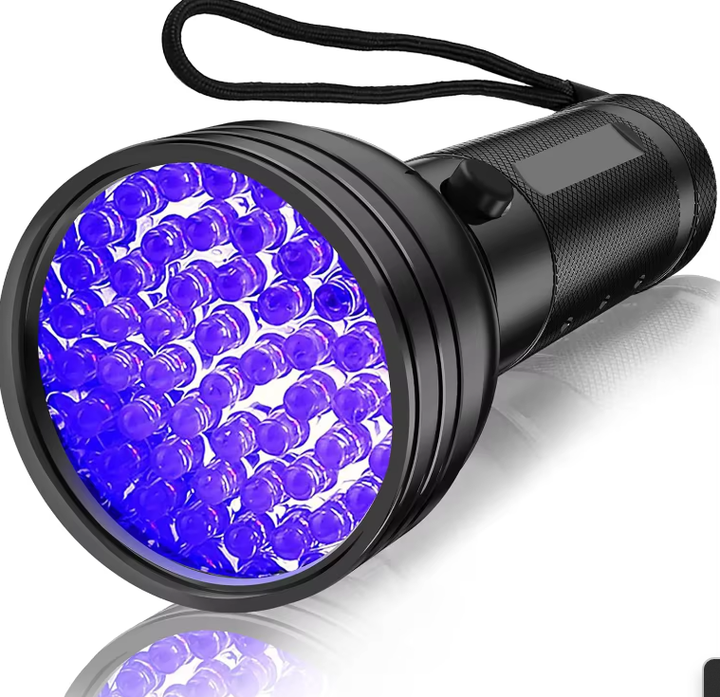 Zwarte UV-zaklamp met 51 LED's, gemaakt van aluminium, ideaal voor het detecteren van huisdierenvlekken, schorpioenen en het controleren van documenten, 395 nm golflengte.