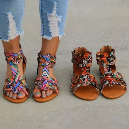 Veelkleurige dames sandalen met comfortabele pasvorm, perfect voor een stijlvolle zomerlook.