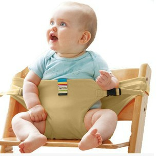 Verstelbare baby veiligheidsgordel die veiligheid en comfort biedt in kinderstoelen, met zachte padding.
