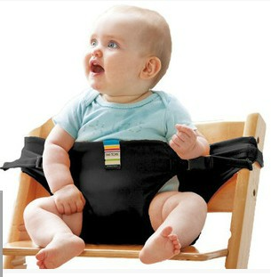 Duurzame baby veiligheidsgordel in kinderstoel, gemakkelijk te installeren.