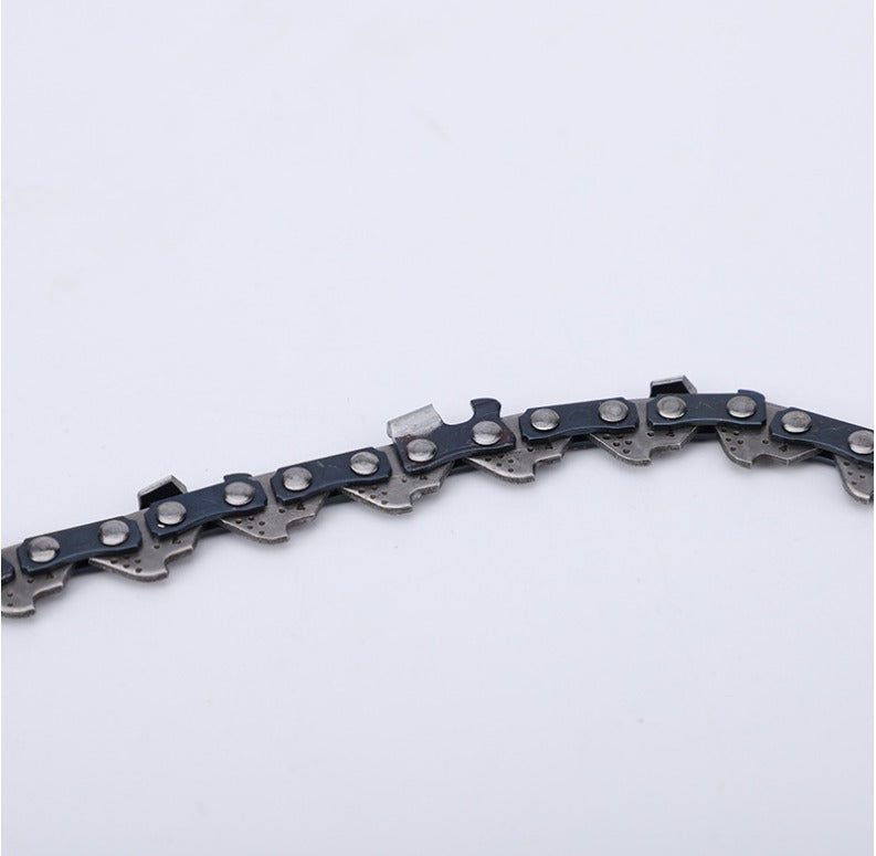 Nieuwe ketting voor accu kettingzaag; gemakkelijke vervanging voor optimale zaagprestaties en onderhoud.