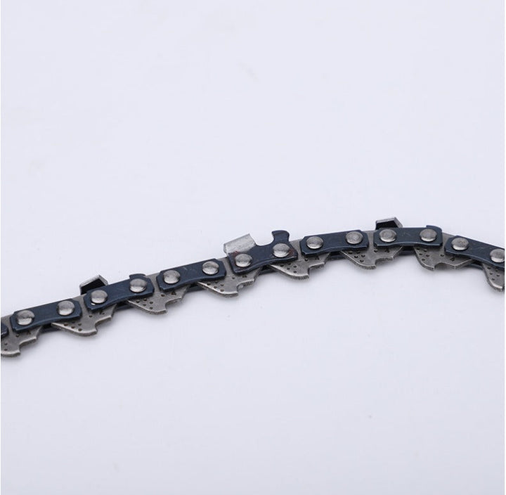 Nieuwe ketting voor accu kettingzaag; gemakkelijke vervanging voor optimale zaagprestaties en onderhoud.