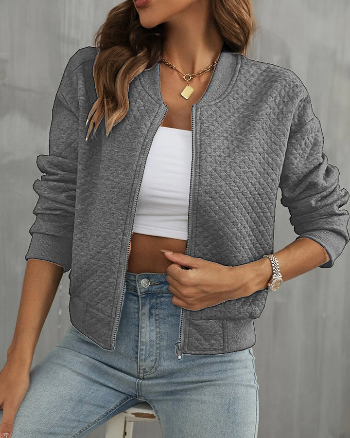 Veelzijdig dames zomerbomberjack, vooraanzicht, strakke lijnen, elegant design, ideaal voor koele zomeravonden.