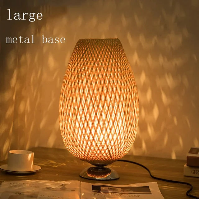Vintage bamboe lamp, perfect als nachtkastlamp of bureaulamp, natuurlijke materialen.