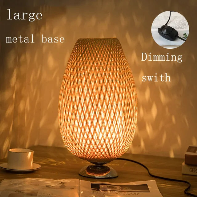 TimberGlow tafellamp: handgemaakt bamboe voor sfeervolle interieurs, vintage look.