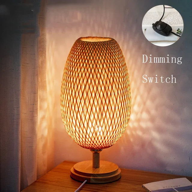 Bamboe tafellamp TimberGlow, handgemaakt en uniek woondecoratie item, vintage stijl.