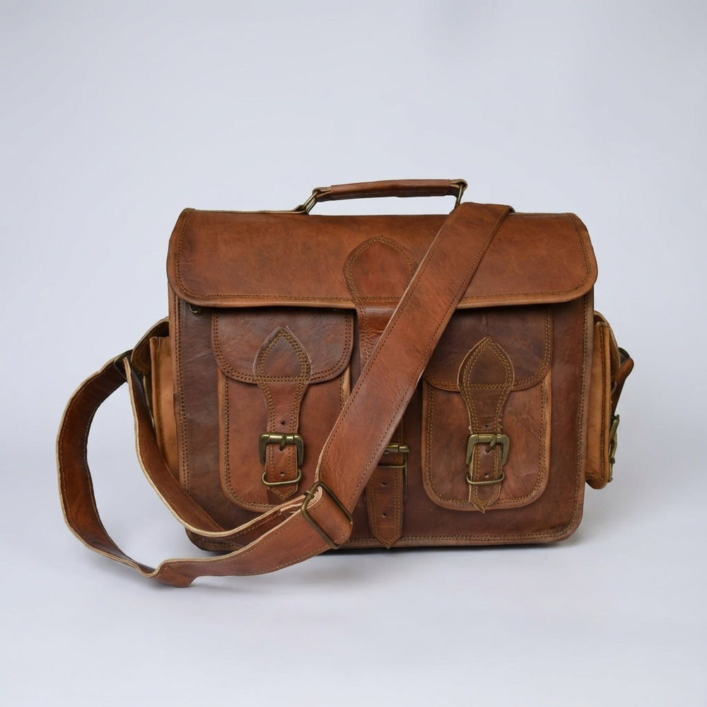 Ruime vintage geitenleren messenger tas, perfect als laptoptas of zakelijke tas voor mannen en vrouwen.