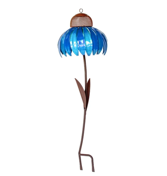 Decoratief vogelhuisje met bloemenpatroon, weerbestendig en biedt vogels bescherming in de tuin.