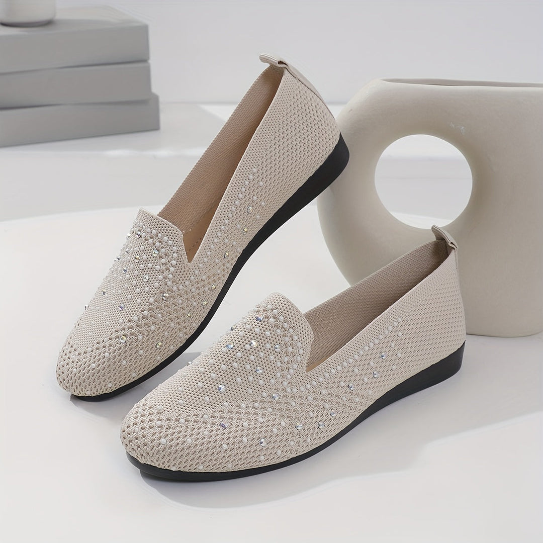 Vooraanzicht van de orthopedische damesschoenen in beige, lichtgewicht, ademend, met flexibel materiaal voor optimaal comfort.