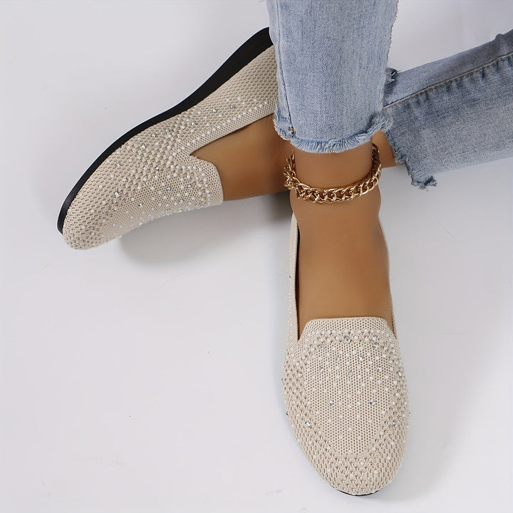 Vooraanzicht van de orthopedische damesschoenen in beige, lichtgewicht, ademend, met flexibel materiaal voor optimaal comfort.
