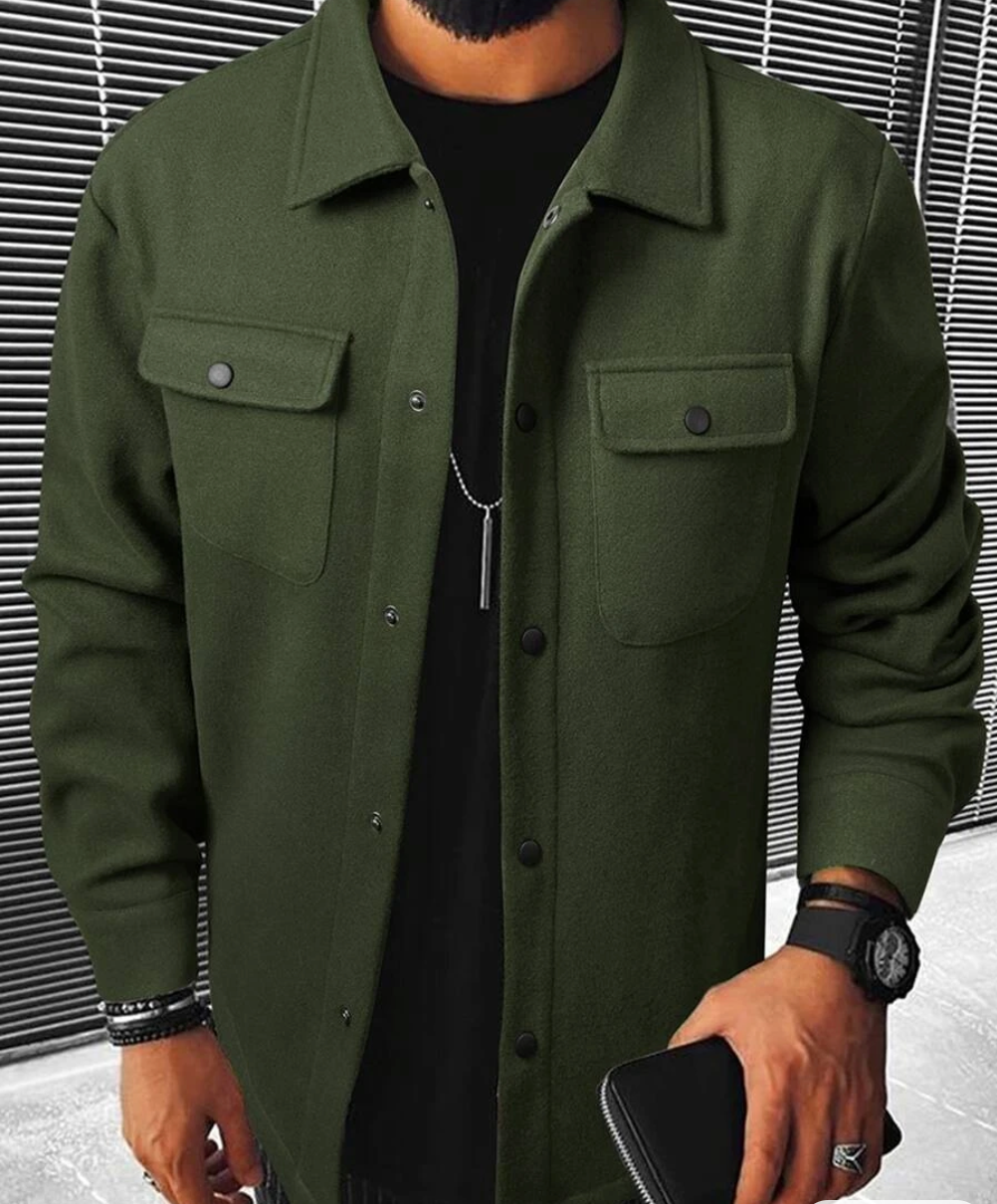 Regular fit warm herenoverhemd met lange mouwen en handige zakken, perfect voor elke winteroutfit.
