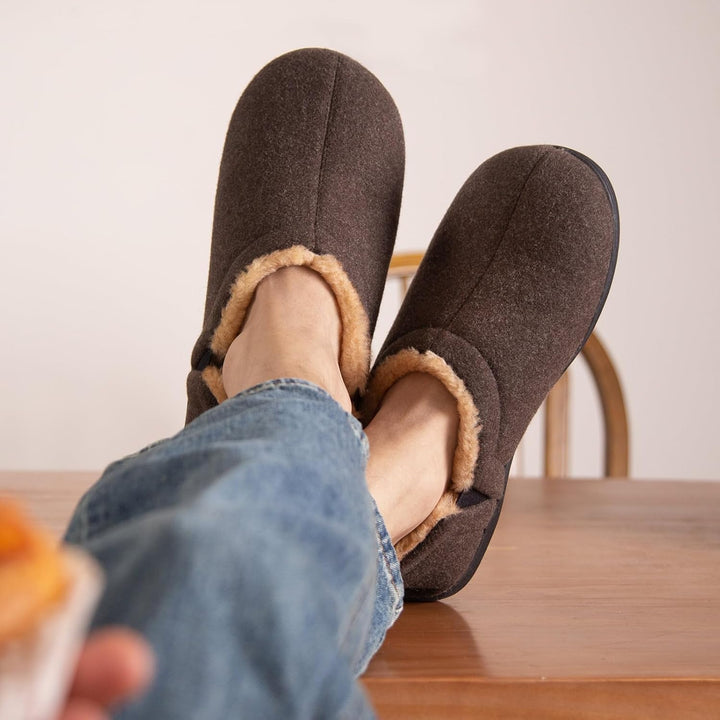 Donkergrijze Noah pantoffels voor heren, een warm cadeau idee met antislip functie.