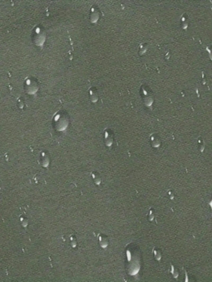 Heren outdoorjas in stijlvol design, water- en winddicht, ideaal voor wisselende weersomstandigheden, vooraanzicht.