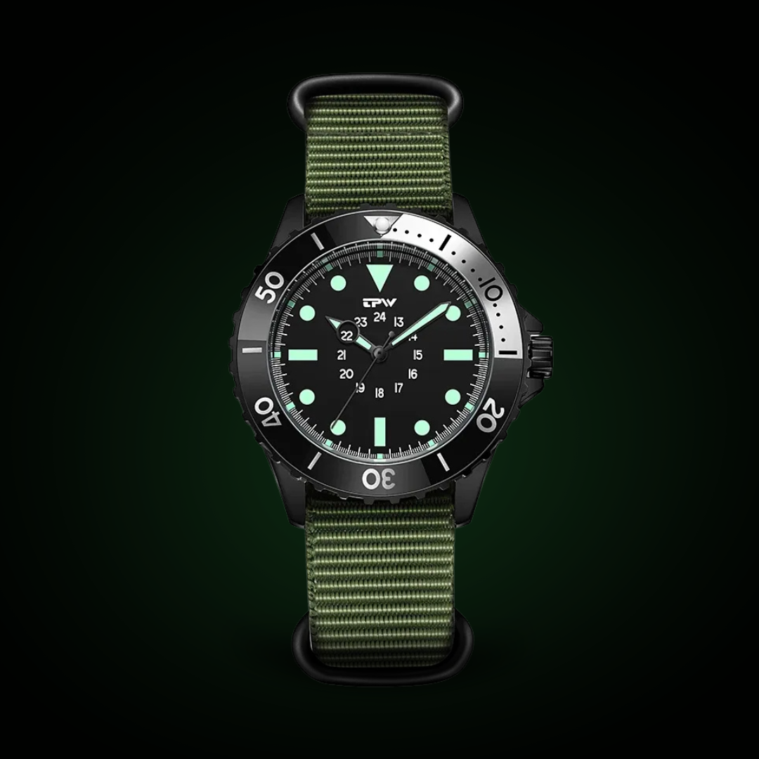 Waterdicht heren duikhorloge met roestvrijstalen kast en zwarte band, ideaal voor avontuur en watersport.