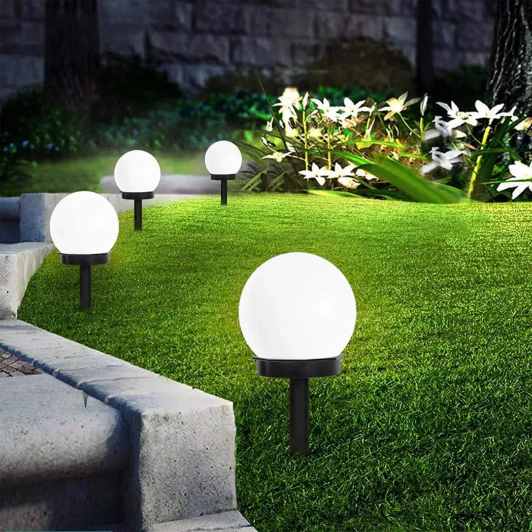 "Wasserdichte LED Solarleuchten im Garten, modernes Design, umweltfreundlich, 3er Set, ideal für Außenbeleuchtung."