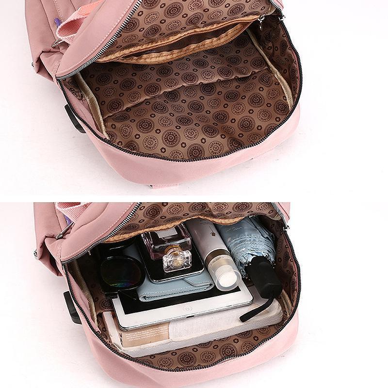 Waterdichte rugzak met USB-oplaadfunctie, grote capaciteit, zwart, voorkant; ideaal voor reizen en dagelijks gebruik.