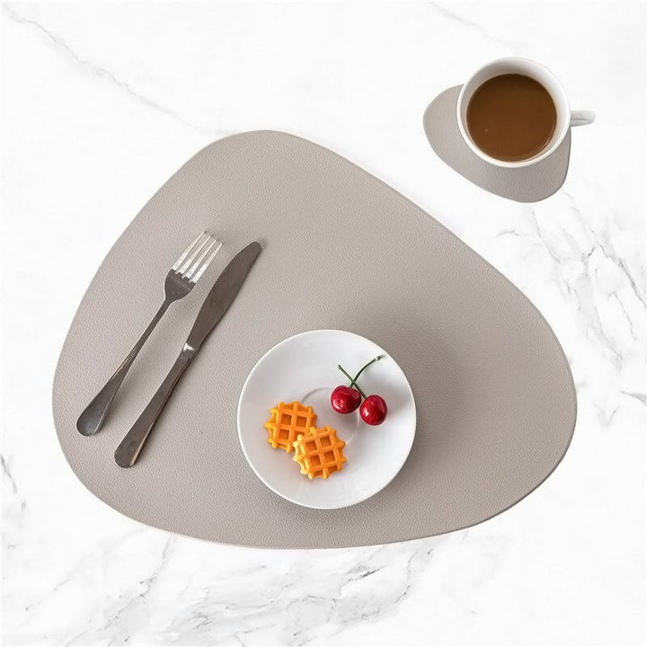 Elegante waterbestendige placemat set van PU-leer. Ideaal voor een stijlvolle tafel en complete bescherming.