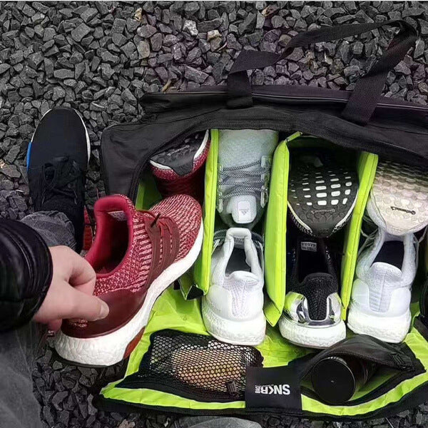Duurzame, waterbestendige reistas met slimme organisatie voor sneakers, sportkleding en overige gear.