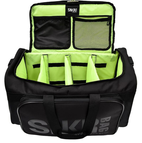 Compacte waterbestendige sporttas met multi-vakken voor gymkleding, handdoek en sportschoenen.