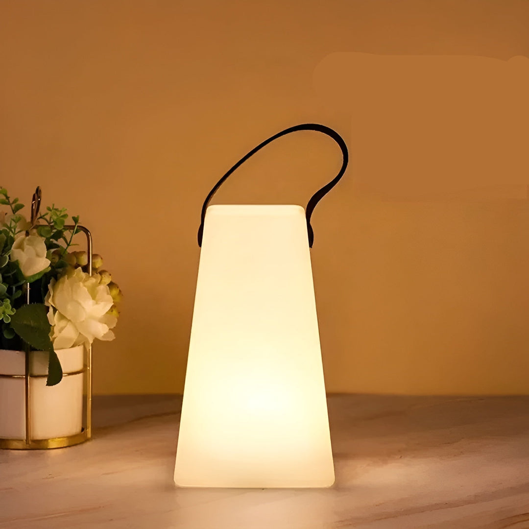 Draagbare, oplaadbare Lumora LED tafellamp, draadloos voor binnen- & buitenverlichting.