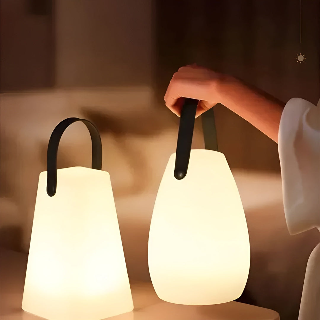 Stijlvolle, oplaadbare Lumora draadloze LED tafellamp, waterdicht voor modern interieur & exterieur.