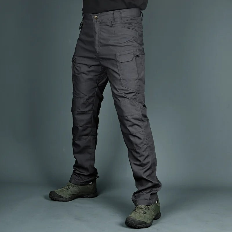 Heren cargo outdoorbroek David, waterdicht, robuust en comfortabel voor avontuurlijke ontdekkingen.